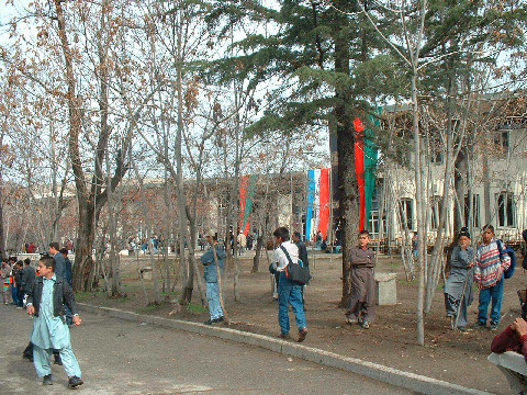 Réouverture du Lycée Esteqlal 2002